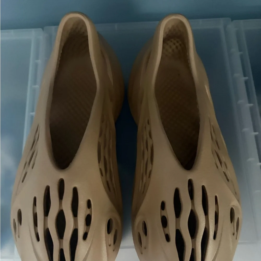 Yeezy foam runner. - Picture 6 of 9